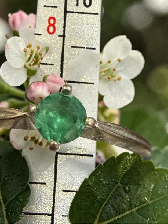 The Unbranded Brand Jewelry - 14K White Gold Emerald Solitaire Ring Size 9